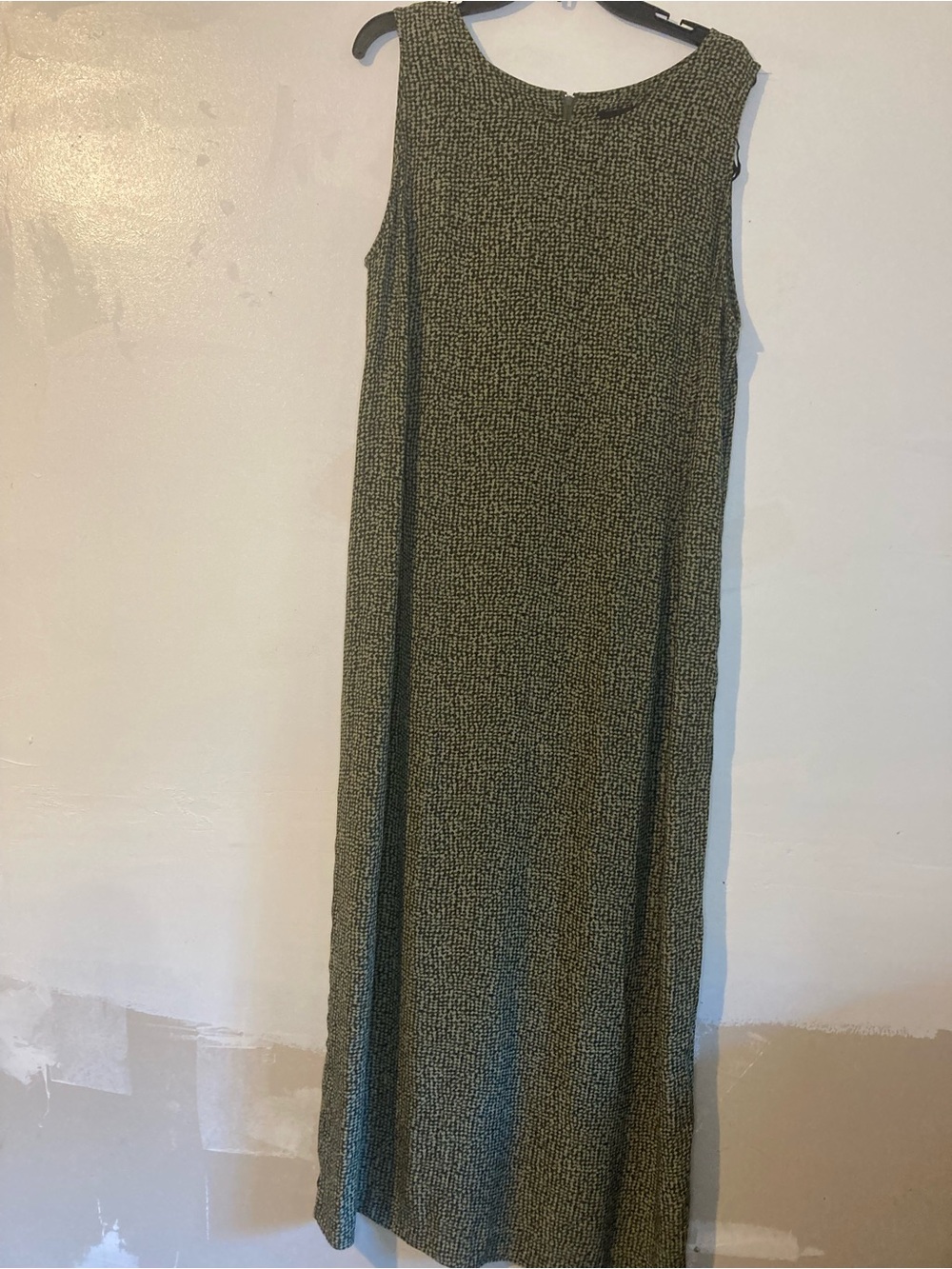Source Unknown Olive Green Textured Sleeveless Maxi Dress